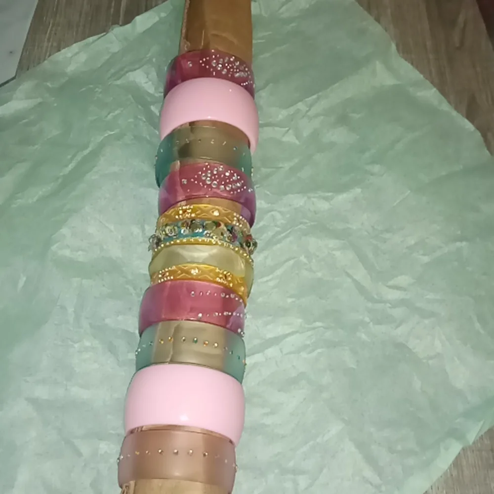 13 VINTAGE CHUNKY BEDAZZLED 80'S BANGLES - Picture 7 of 9